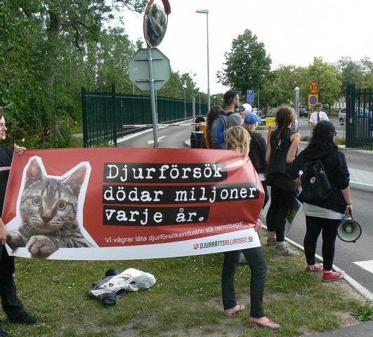 Demonstration utanför AstraZeneca