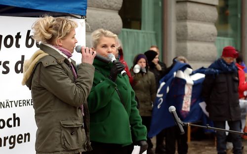 Hundratals i protest mot vargjakten