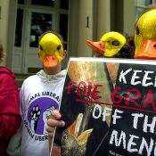 Protest mot ank- och gåslever (foie gras).